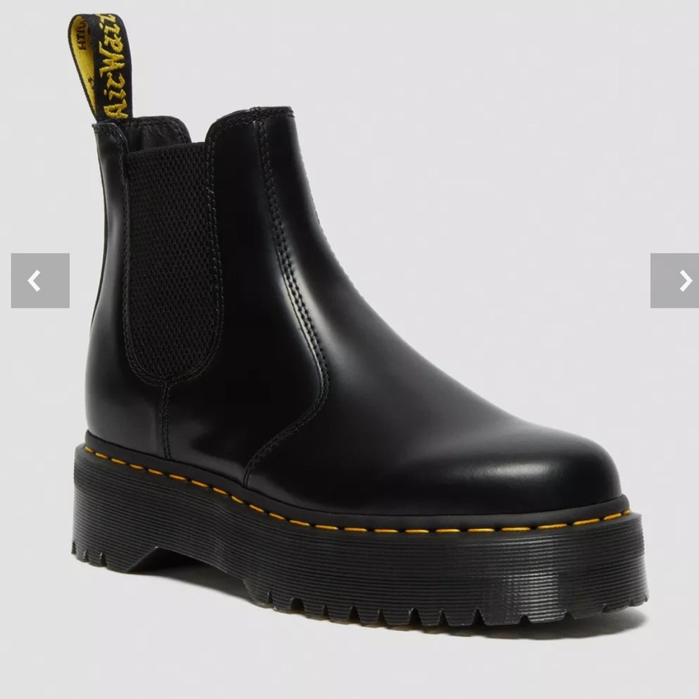 Dr. Martens 2976 SMOOTH LEATHER PLATFORM CHELSEA BOOTS